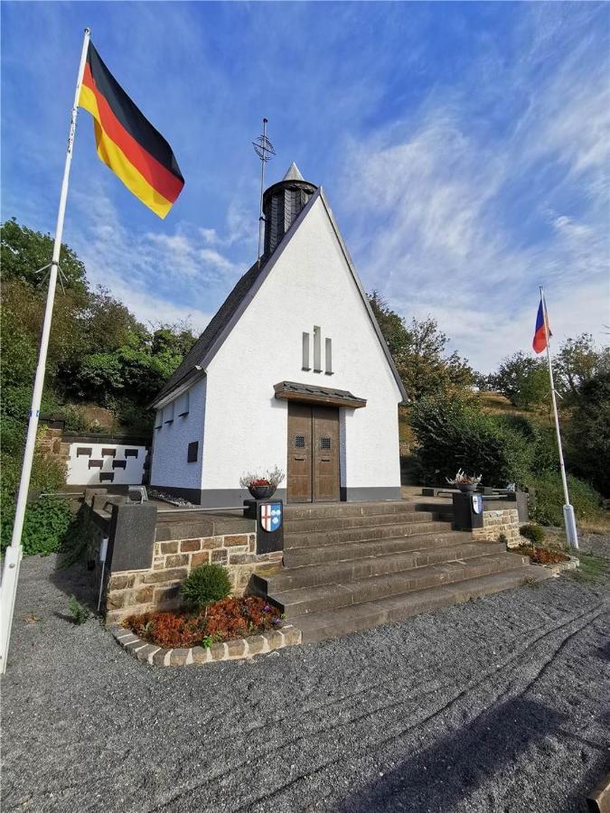 Ferienwohnung Neli Am Rhein Rheinbrohl Bagian luar foto