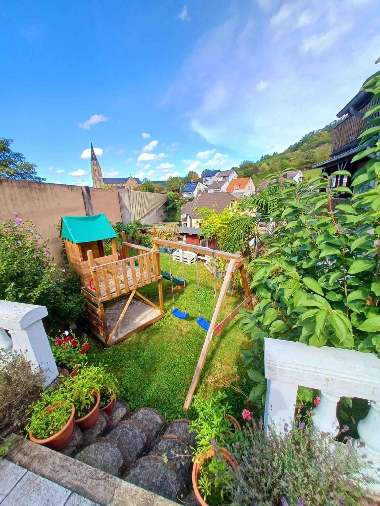 Ferienwohnung Neli Am Rhein Rheinbrohl Bagian luar foto